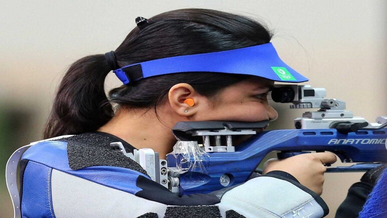 अपूर्वी चंदेला ने स्वीडन में वर्ल्ड रिकॉर्ड बनाते हुए जीता गोल्ड मेडल अपूर्वी चंदेला ने स्वीडन में वर्ल्ड रिकॉर्ड बनाते हुए जीता गोल्ड मेडल