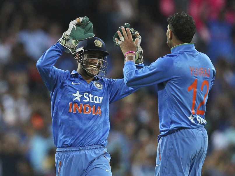 Yuvraj Singh MS Dhoni Sydney 3101