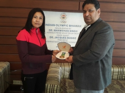 Boxer Sarita Devi Accepts her Asian Games Bronze Medal