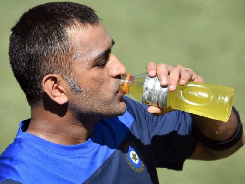 Mahendra Singh Dhoni, Mobile Company in Legal Row Over Endorsement