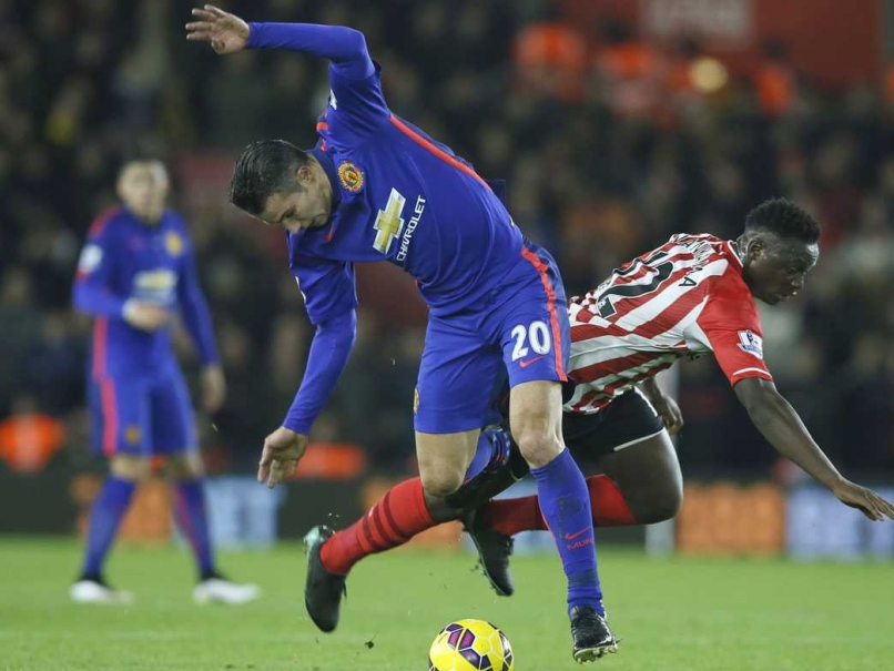 Robin van Persie Sends Lackluster Manchester United Third
