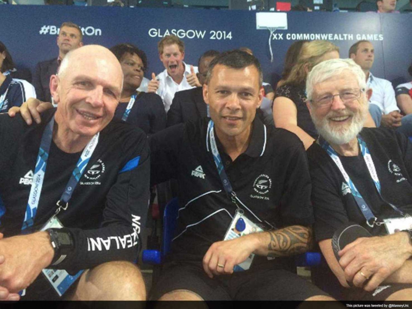 Commonwealth Games 2014: Britain's Prince Harry Joins Photobomb Craze