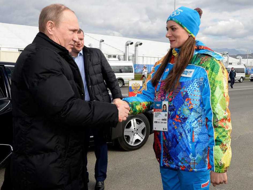 Russian Olympic Pole Vault Champion Yelena Isinbayeva Gives Birth to Daughter