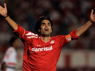 Former Brazil Striker Fernandao Dies in Air Crash