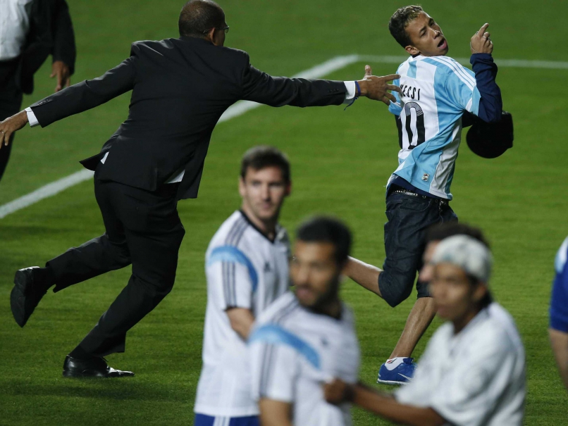 Ticketless Fans Breach Security Gate at World Cup Site