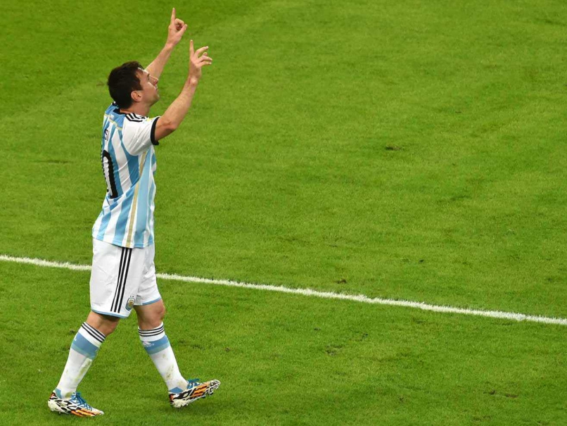 One Who Doesn't Love Lionel Messi, Doesn't Know Football: Carlos Tevez