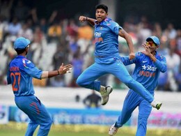5-0 की हार से बचने के लिए गेंदबाज़ों का सीखना ज़रूरी : रवि शास्त्री 5-0 की हार से बचने के लिए गेंदबाज़ों का सीखना ज़रूरी : रवि शास्त्री
