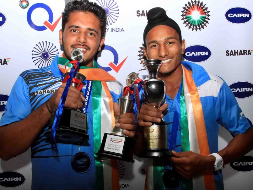 Victorious U-21 Indian Hockey Players Return Home to Rousing Welcome