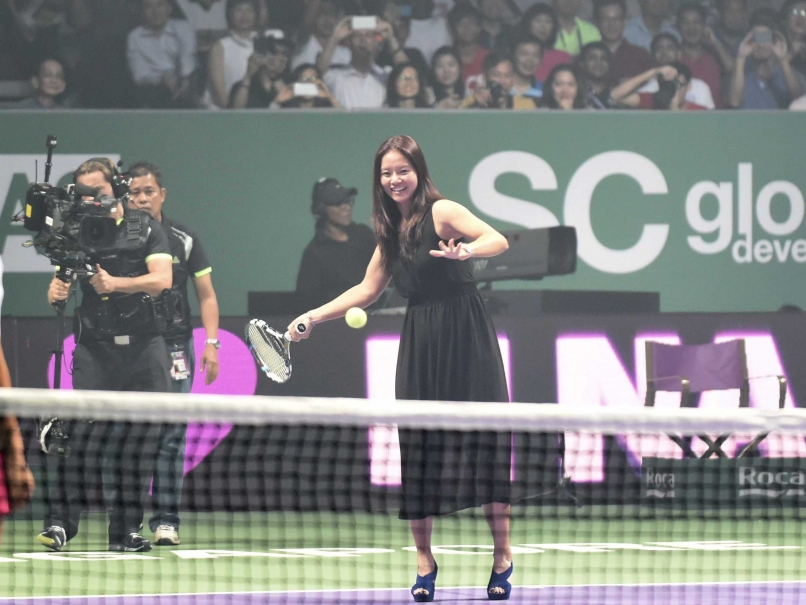 Li Na Opens WTA Finals in Singapore