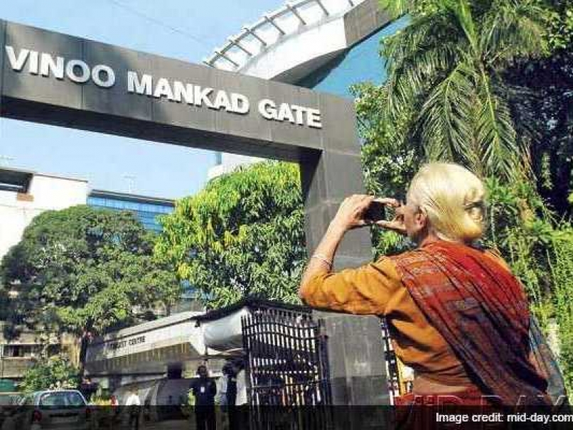 Cricket Legends Make Way for BJP Leaders at Wankhede Gates