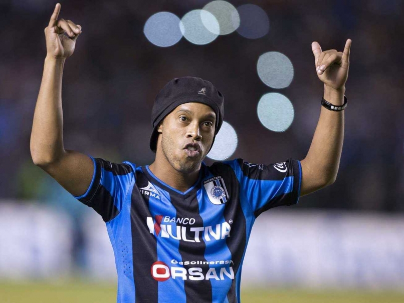 Ronaldinho Hopes to Continue Playing