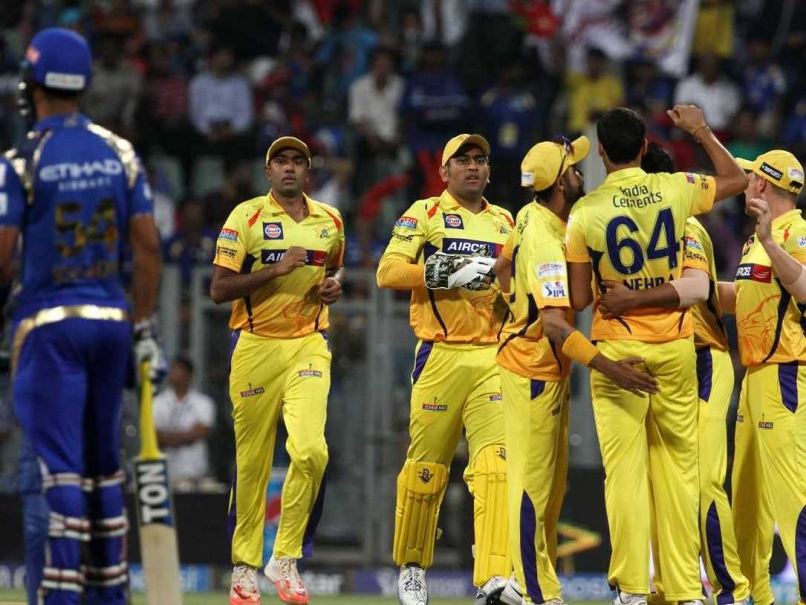 Indian Premier League: MS Dhoni Hails Bowlers For Tight Spells Early on in Mumbai Indians' Innings