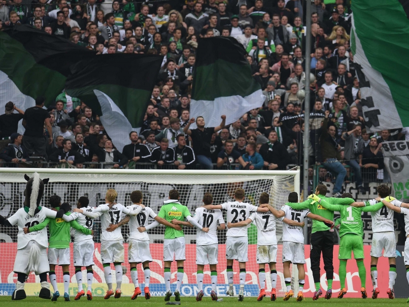Borussia Moenchengladbach Fans Donate Tickets to Berlin Refugees