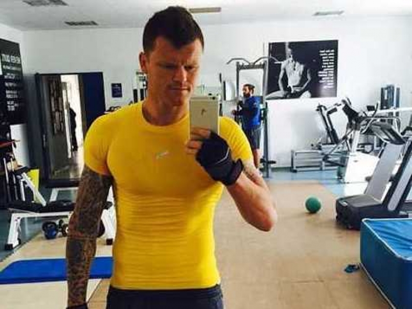John Arne Riise Gets Delhi Dynamos Jersey From Liverpool Great Ian Rush