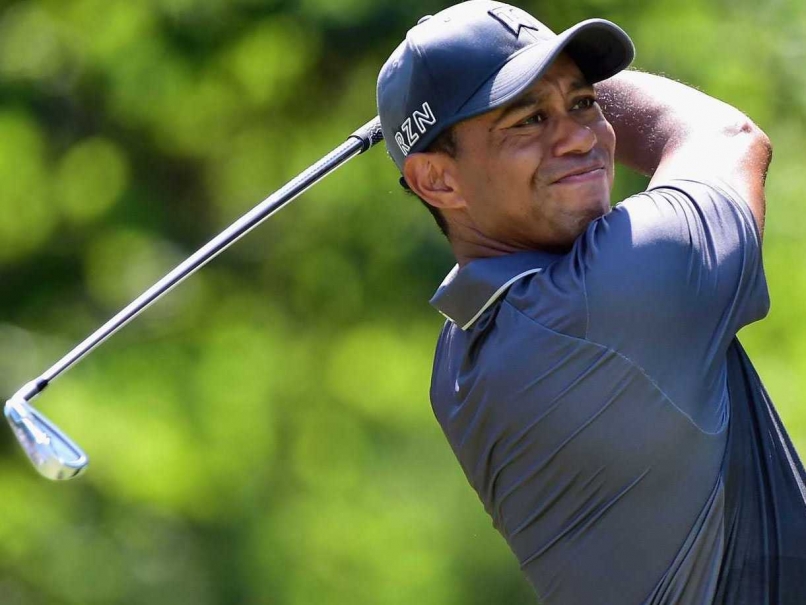 Tiger Woods Grabs Share of Lead at Wyndham
