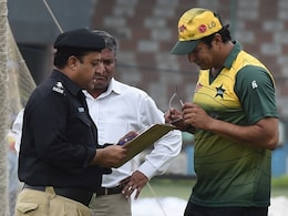 Wasim Akram Escapes Unhurt; Imran Khan, Shahid Afridi Condemn Gun Attack Wasim Akram Escapes Unhurt; Imran Khan, Shahid Afridi Condemn Gun Attack
