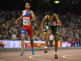 Wayde van Niekerk Collapses After Winning 400m at World Athletics Wayde van Niekerk Collapses After Winning 400m at World Athletics