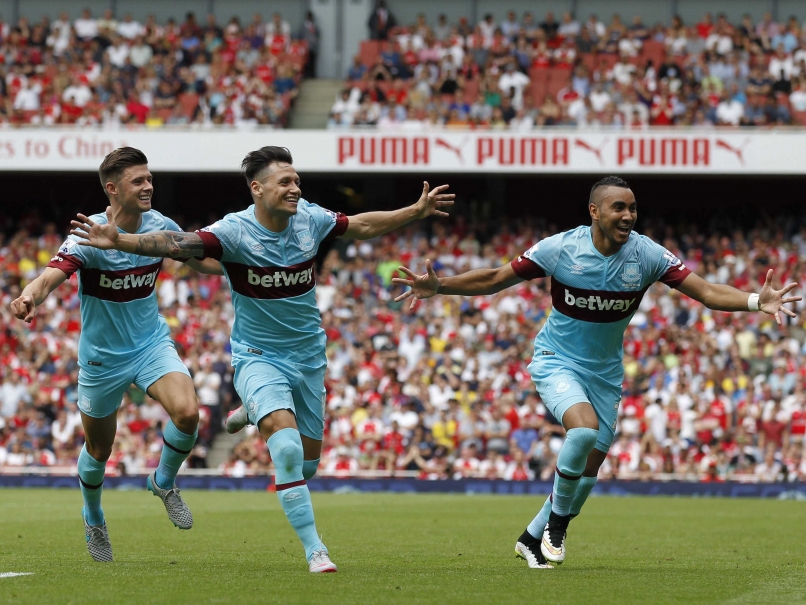 Petr Cech Fluffs Lines as West Ham Stun Arsenal at Emirates