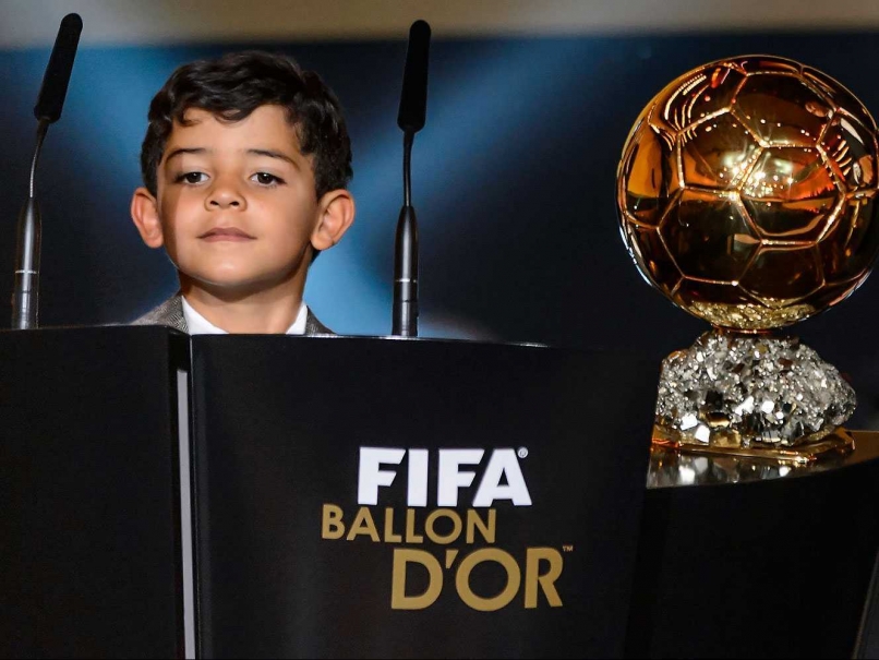 Cristiano Ronaldo and Son Crack Ab Crunches by the Dozen in Adorable Video Clip