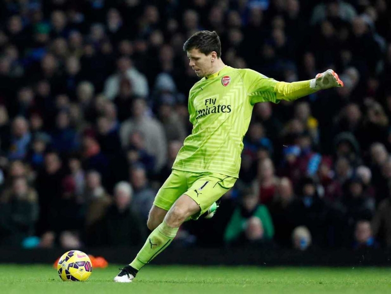 Arsenal F.C Goalkeeper Wojciech Szczesny Fined for Smoking
