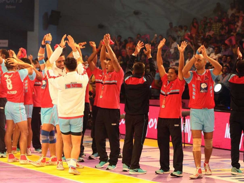 Pro Kabaddi League: Jaipur Pink Panthers Beat Bengaluru Bulls to Keep Their Hopes Alive