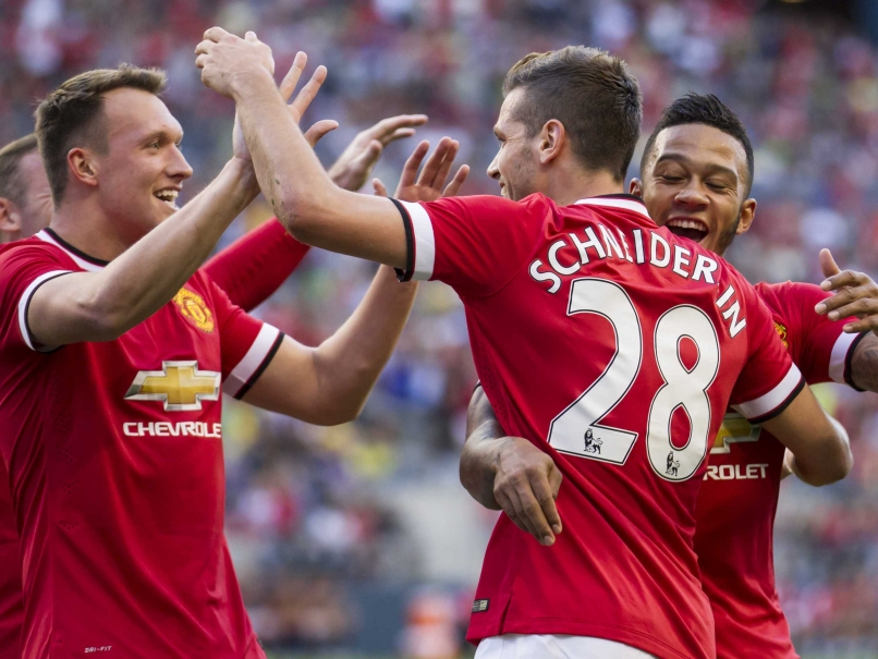 Morgan Schneiderlin Scores as Manchester United Launch Tour With Win