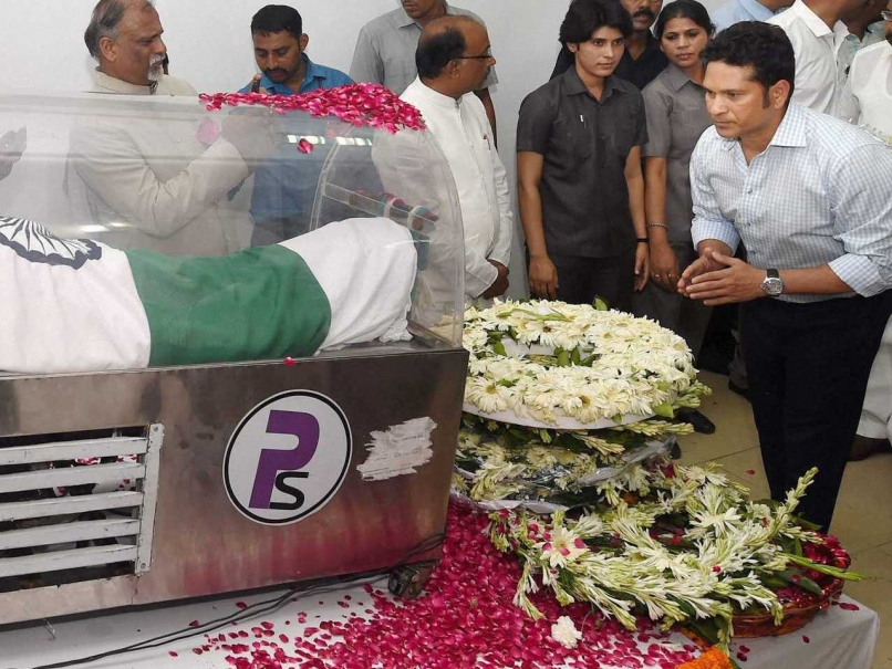 Sachin Tendulkar Pays Last Respects to A.P.J. Abdul Kalam