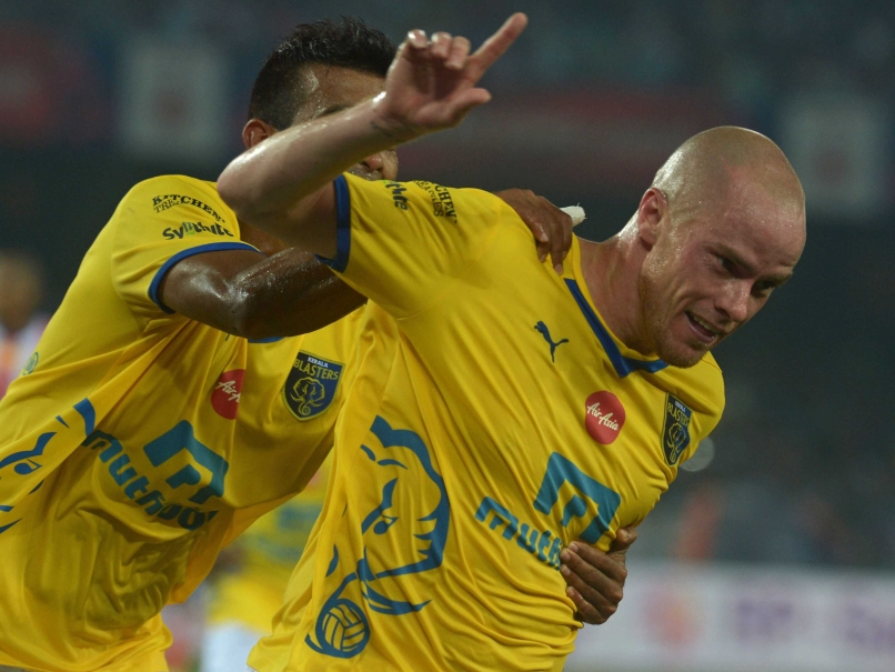 Atletico de Kolkata Rope in Iain Hume