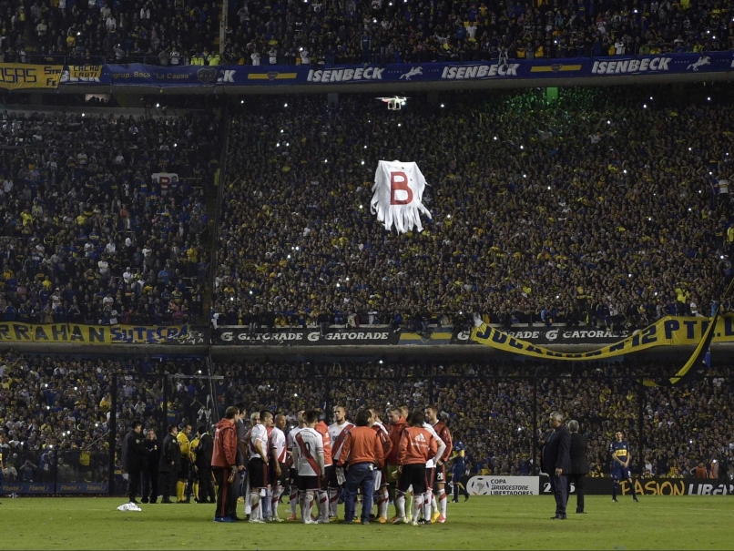 Boca Juniors Fans Attack River Plate Players with Pepper Spray