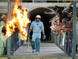 Mohammad Azharuddin Trains Emraan Hashmi for Biopic 'Azhar' Mohammad Azharuddin Trains Emraan Hashmi for Biopic 'Azhar'