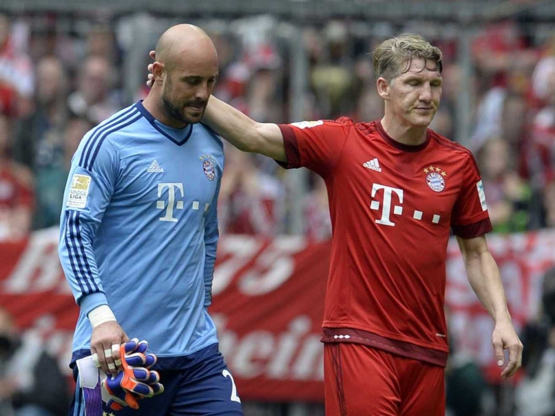 Bayern Munich's No. 2 Goalkeeper Pepe Reina Suspended for Two Matches