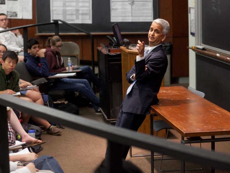 Federation Leader Fills a Class Instead of Stadiums