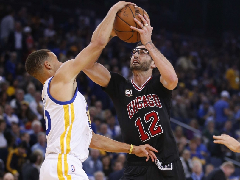 NBA: Golden State Warriors Beat Chicago Bulls, Improve to 14-0 And Close on Record