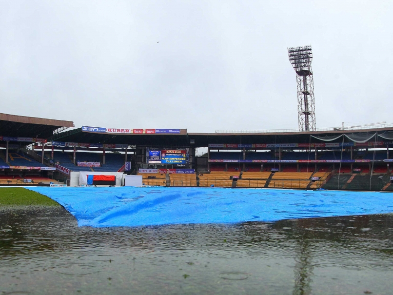 India vs South Africa Bangalore Test Day 3 Highlights: Heavy Rain Forces Play to Be Called Off Early