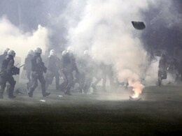 Panathinaikos-Olympiakos Football Match Abandoned After Clashes Panathinaikos-Olympiakos Football Match Abandoned After Clashes