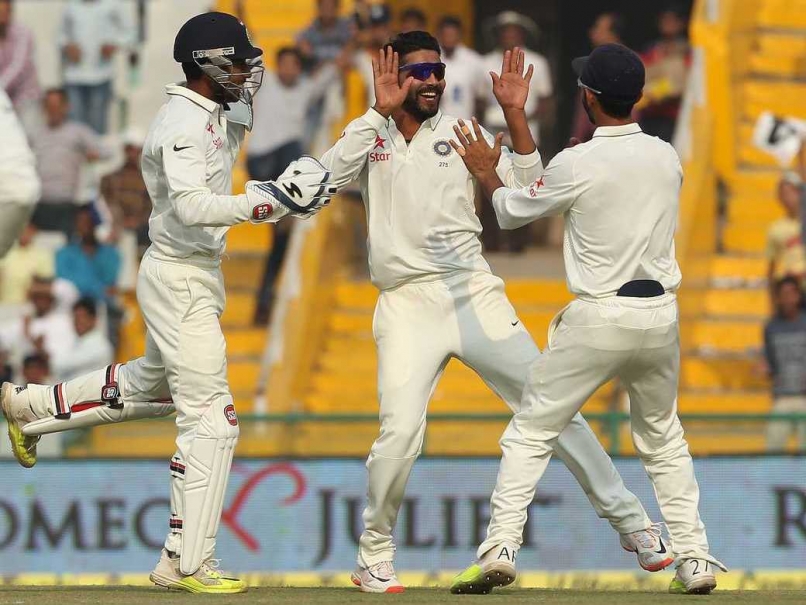 मोहाली टेस्ट में स्पिनर जीते, बल्लेबाज हारे