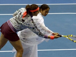 When Sania Mirza Taught Mamata Banerjee to Play Forehand Crosscourt When Sania Mirza Taught Mamata Banerjee to Play Forehand Crosscourt
