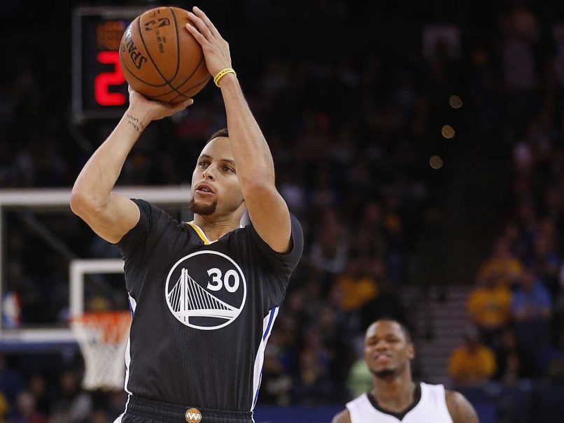 Stephen Curry Scores 19 Points as Golden State Warriors Beat Sacramento Kings to Improve to 18-0