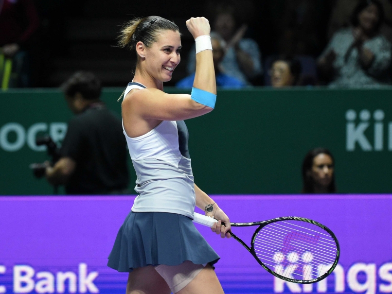 Flavia Pennetta Beats Agnieszka Radwanska in WTA Finals