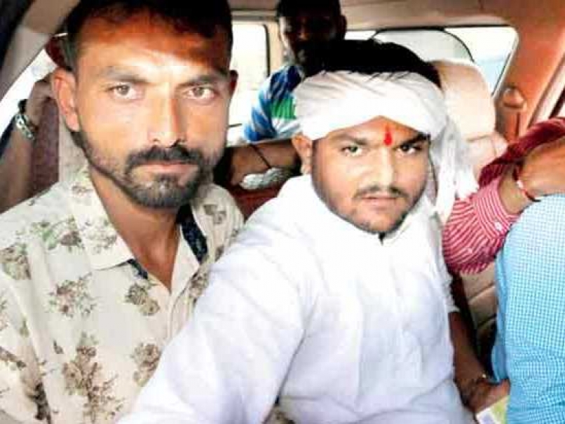 Patidar Leader Hardik Patel Dressed Like a Farmer to Hoodwink Cops