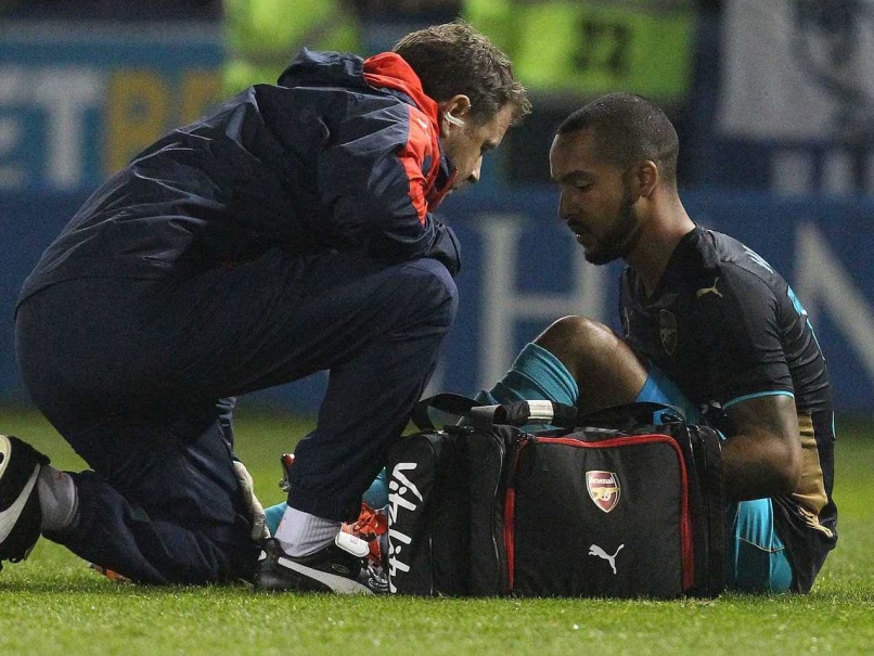 Theo Walcott, Alex Oxlade-Chamberlain Out for More Than 3 Weeks