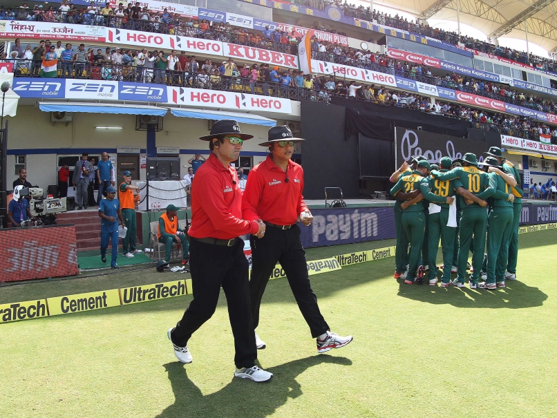 अपने गलत फैसलों की बलि चढ़ेंगे विनीत कुलकर्णी, ICC पैनल से हटाए जाएंगे