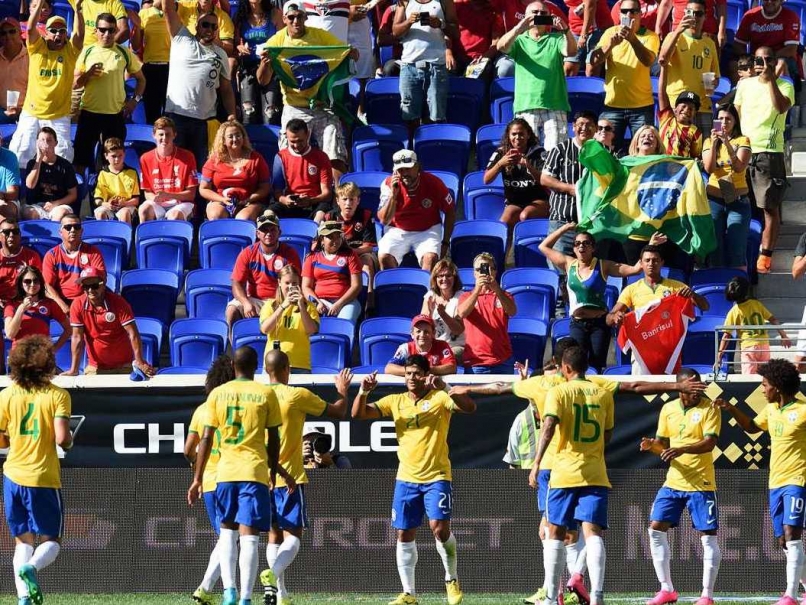 Hulk Strikes to Lift Brazil 1-0 Over Costa Rica