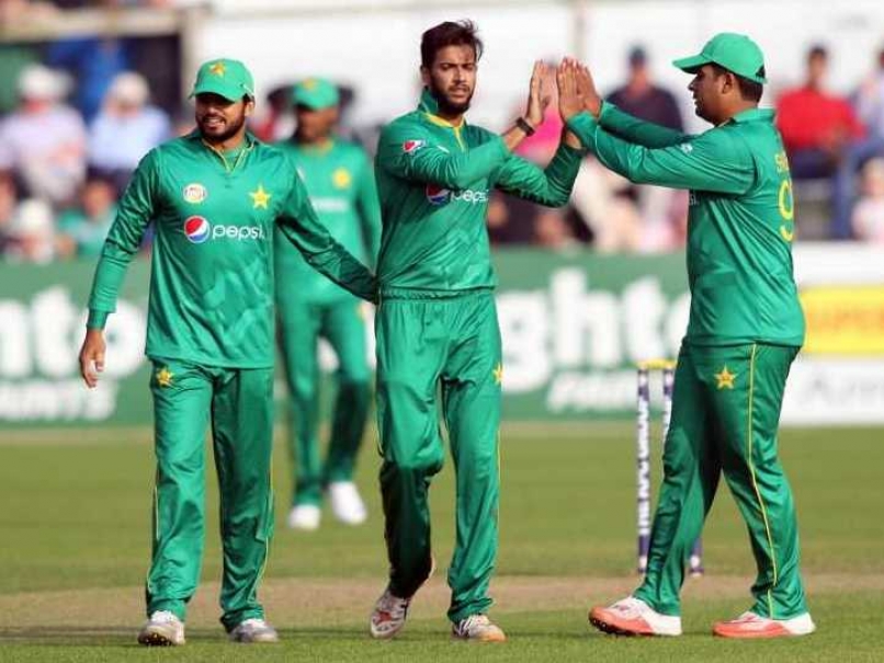 Pakistan Coach Mickey Arthur Threatens to Axe Under-Performing Players