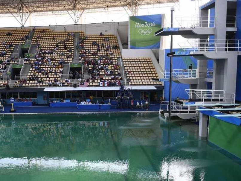 The Water In The Olympics Diving Pool Is Suddenly Very, Very Green