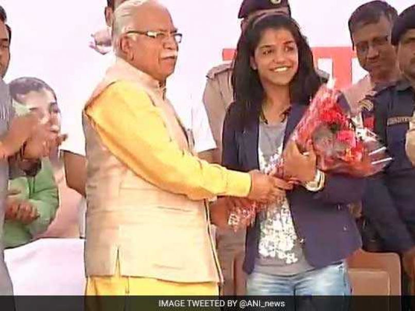 Sakshi Malik Reaches Haryana, Presented Rs 2.5 Crore Cheque