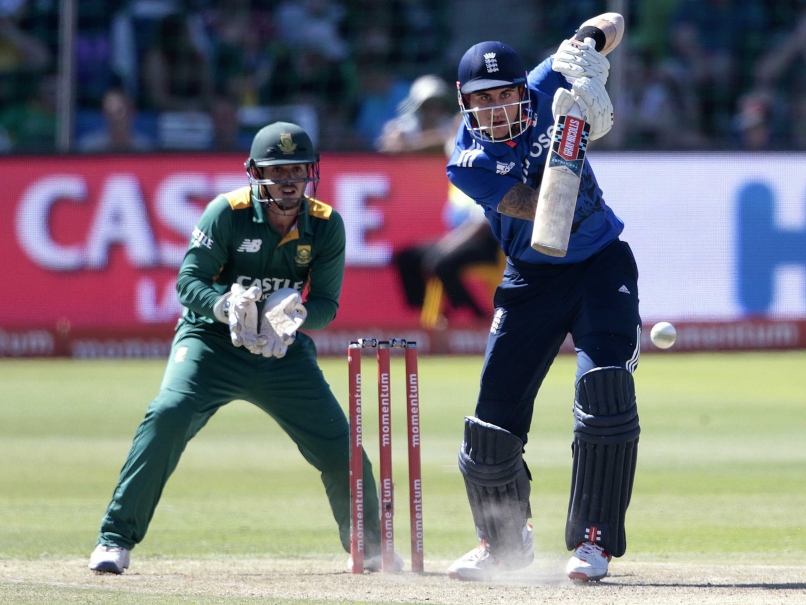 केपटाउन वनडे : डिविलियर्स का शतक, दक्षिण अफ्रीका ने इंग्‍लैंड को हरा श्रृंखला जीती