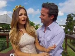 Aussie TV Reporter Hugs Miss Universe Colleague, Triggers Chris Gayle-Like Sexism Row Aussie TV Reporter Hugs Miss Universe Colleague, Triggers Chris Gayle-Like Sexism Row