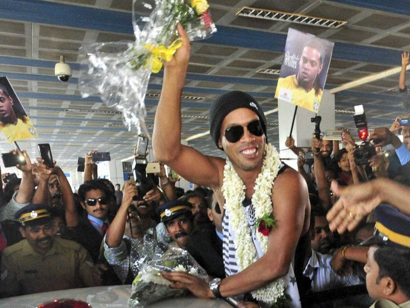 Ronaldinho Escapes Unhurt After Traffic Signal Falls in Kerala