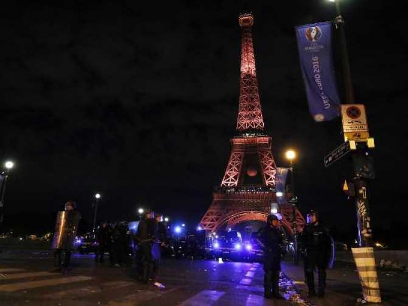 Euro 2016: Clashes Outside Eiffel Tower Fan Zone During Final